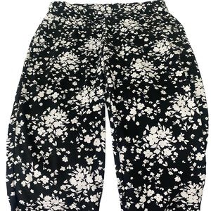 Croft & Borrow floral capris size 8